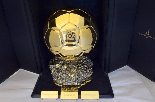 Hình ảnh về Quả bóng vàng FIFA 2012 xuất hiện đầu tiên trên trang web của tờ nhật báo thể thao của Argentina Diario Ole.